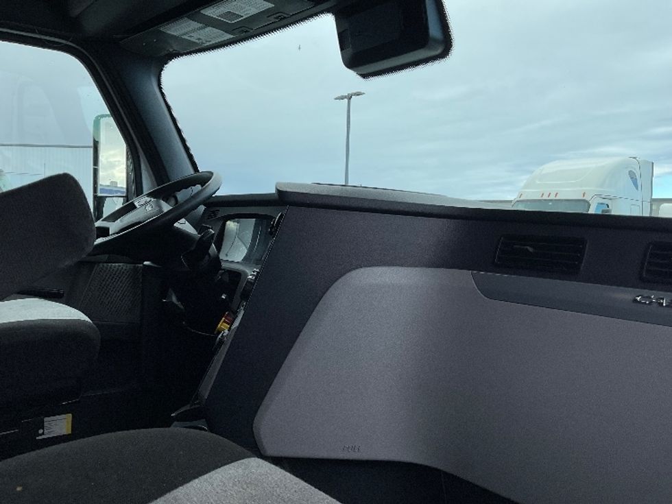 Sleeper Tractor-Heavy Duty Tractors-Freightliner-2021-T12664ST-Houston-TX-685,854\n\t\tmiles-$ 46,250 - Image 15