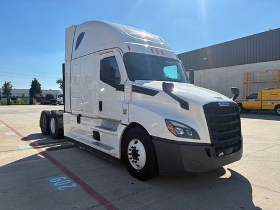 Sleeper Tractor-Heavy Duty Tractors-Freightliner-2021-T12664ST-Houston-TX-685,854\n\t\tmiles-$ 46,250 - Image 3