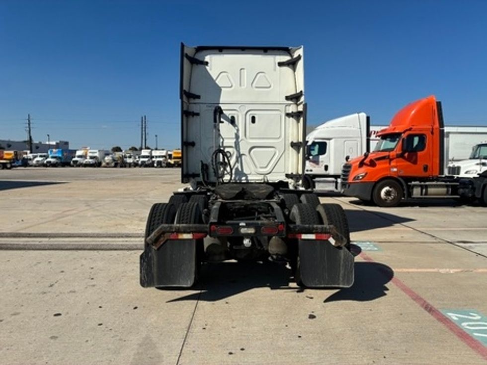 Sleeper Tractor-Heavy Duty Tractors-Freightliner-2021-T12664ST-Houston-TX-685,854\n\t\tmiles-$ 46,250 - Image 5
