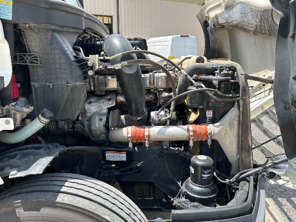 Sleeper Tractor-Heavy Duty Tractors-Freightliner-2021-T12664ST-Hueytown-AL-457,717\n\t\tmiles-$ 74,000 - Image 20