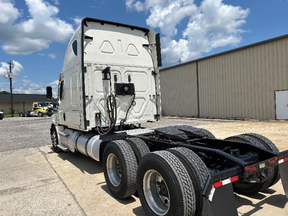 Sleeper Tractor-Heavy Duty Tractors-Freightliner-2021-T12664ST-Hueytown-AL-457,717\n\t\tmiles-$ 74,000 - Image 5
