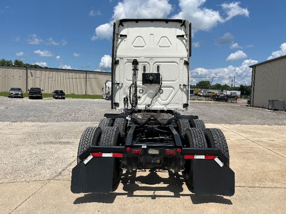 Sleeper Tractor-Heavy Duty Tractors-Freightliner-2021-T12664ST-Hueytown-AL-457,717\n\t\tmiles-$ 74,000 - Image 6