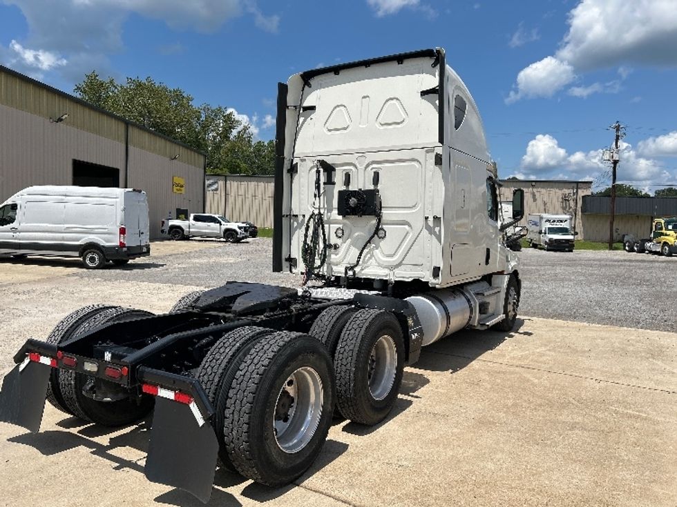 Sleeper Tractor-Heavy Duty Tractors-Freightliner-2021-T12664ST-Hueytown-AL-457,717\n\t\tmiles-$ 74,000 - Image 7