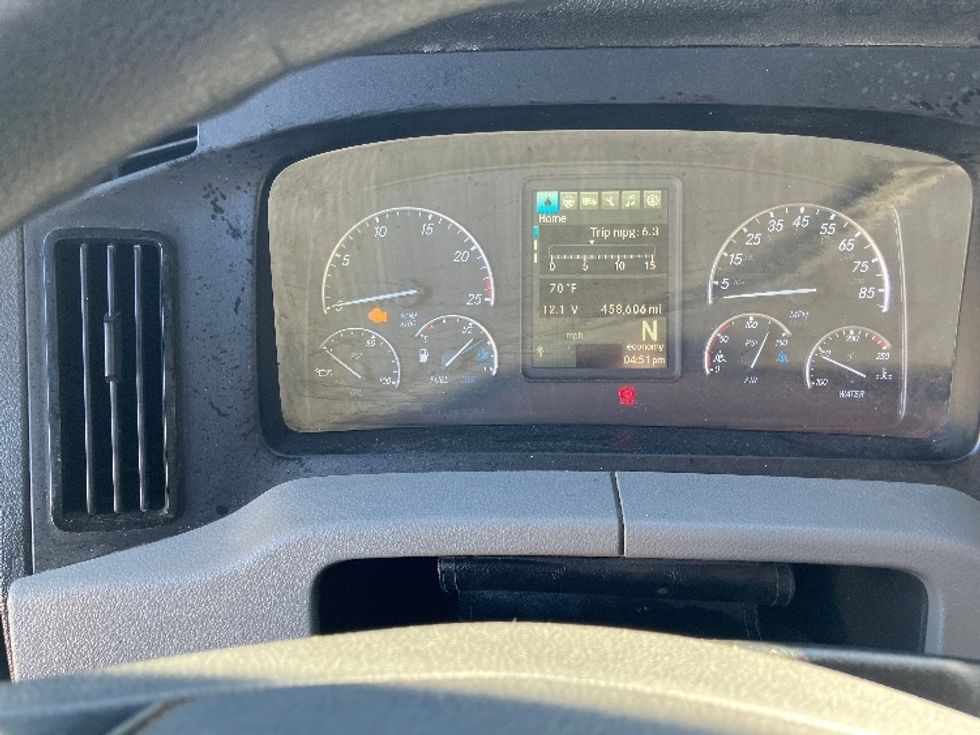 Sleeper Tractor-Heavy Duty Tractors-Freightliner-2021-T12664ST-Hueytown-AL-458,607\n\t\tmiles-$ 67,000 - Image 11