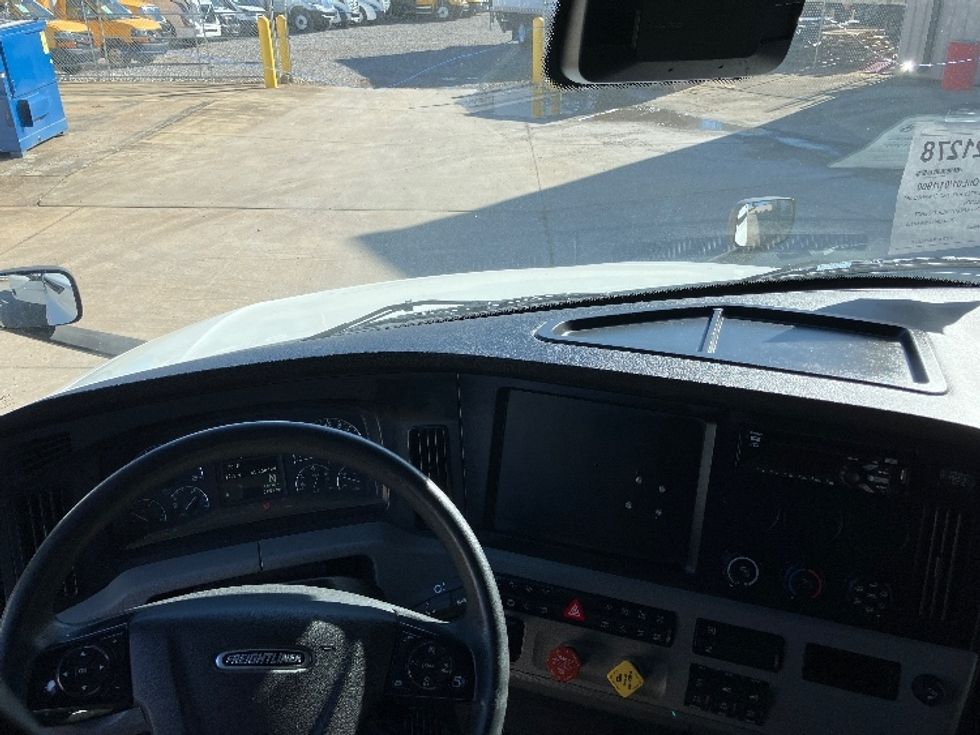 Sleeper Tractor-Heavy Duty Tractors-Freightliner-2021-T12664ST-Hueytown-AL-458,607\n\t\tmiles-$ 67,000 - Image 12