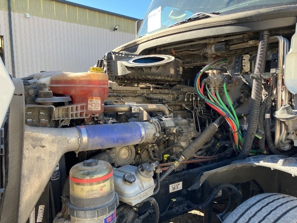 Sleeper Tractor-Heavy Duty Tractors-Freightliner-2021-T12664ST-Hueytown-AL-458,607\n\t\tmiles-$ 67,000 - Image 20