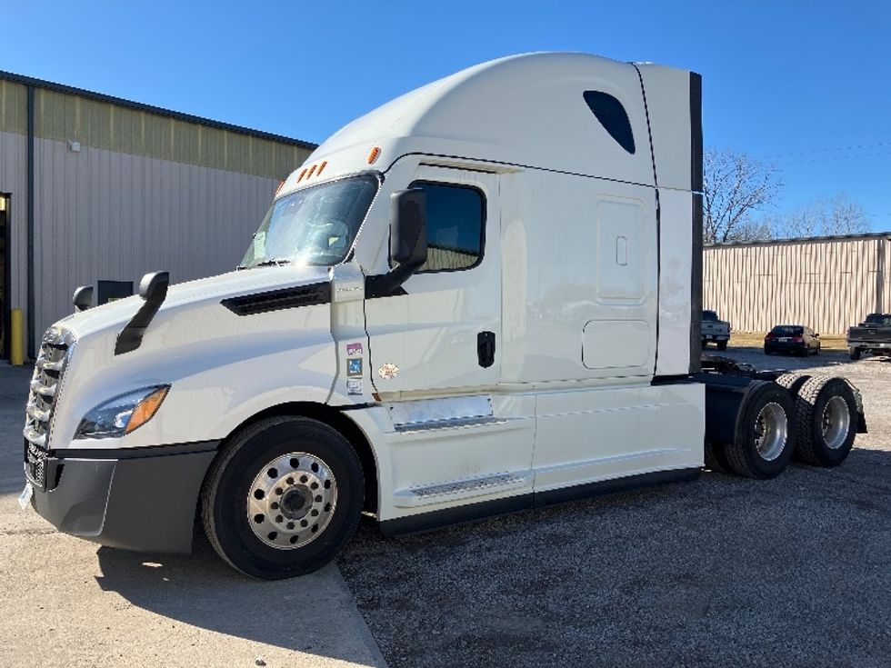 Sleeper Tractor-Heavy Duty Tractors-Freightliner-2021-T12664ST-Hueytown-AL-458,607\n\t\tmiles-$ 67,000 - Image 3