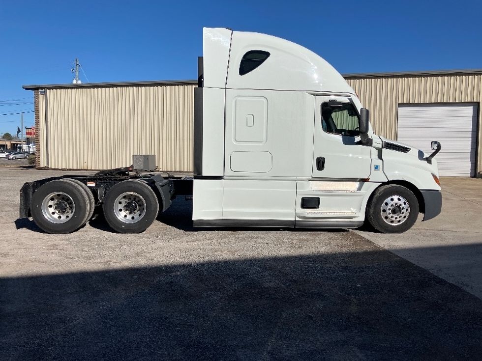 Sleeper Tractor-Heavy Duty Tractors-Freightliner-2021-T12664ST-Hueytown-AL-458,607\n\t\tmiles-$ 67,000 - Image 8