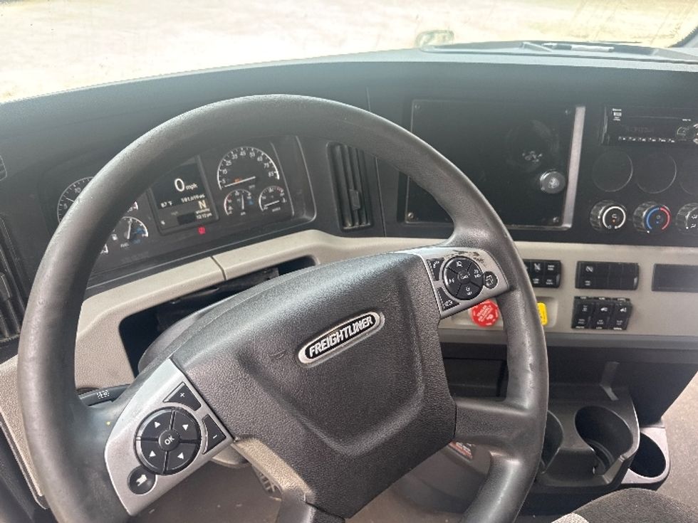 Sleeper Tractor-Heavy Duty Tractors-Freightliner-2021-T12664ST-Huntington-WV-581,699\n\t\tmiles-$ 64,250 - Image 10