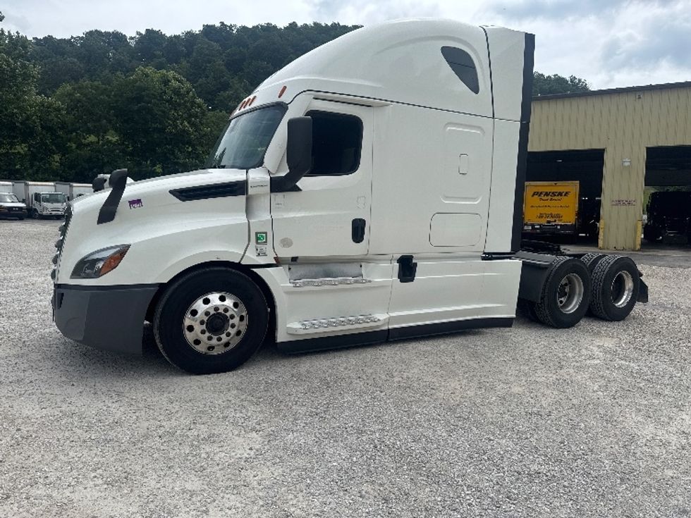 Sleeper Tractor-Heavy Duty Tractors-Freightliner-2021-T12664ST-Huntington-WV-581,699\n\t\tmiles-$ 64,250 - Image 3
