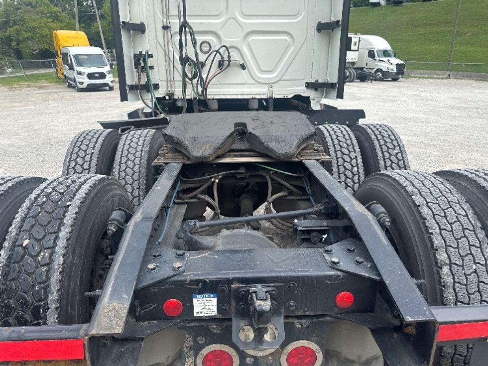 Sleeper Tractor-Heavy Duty Tractors-Freightliner-2021-T12664ST-Huntington-WV-581,699\n\t\tmiles-$ 64,250 - Image 6