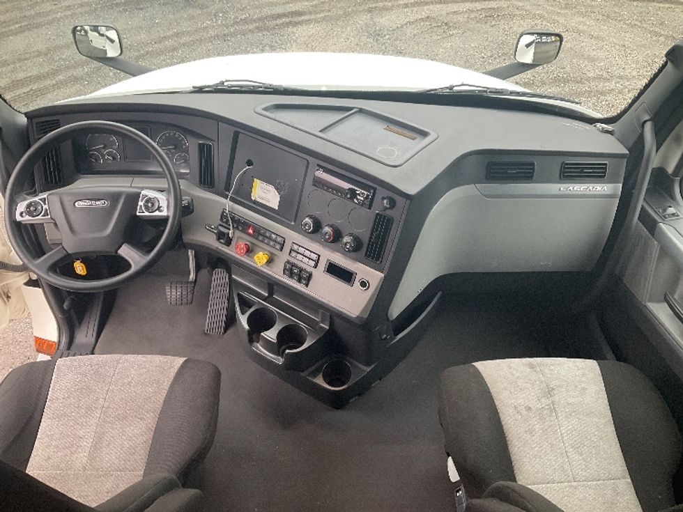 Sleeper Tractor-Heavy Duty Tractors-Freightliner-2021-T12664ST-Indian Trail-NC-517,172\n\t\tmiles-$ 62,500 - Image 12