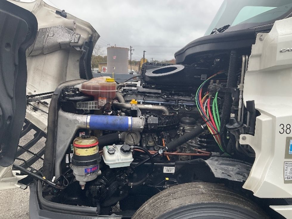 Sleeper Tractor-Heavy Duty Tractors-Freightliner-2021-T12664ST-Indian Trail-NC-517,172\n\t\tmiles-$ 62,500 - Image 21