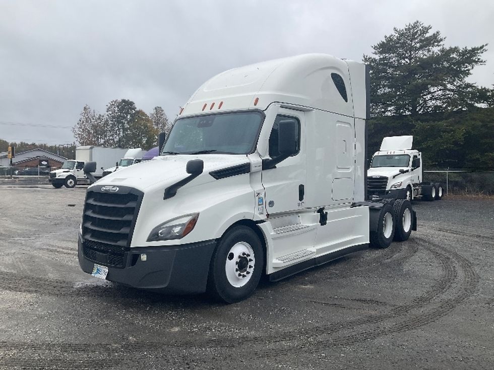 Sleeper Tractor-Heavy Duty Tractors-Freightliner-2021-T12664ST-Indian Trail-NC-517,172\n\t\tmiles-$ 62,500 - Image 3