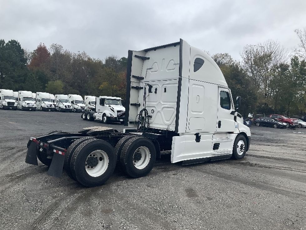 Sleeper Tractor-Heavy Duty Tractors-Freightliner-2021-T12664ST-Indian Trail-NC-517,172\n\t\tmiles-$ 62,500 - Image 7