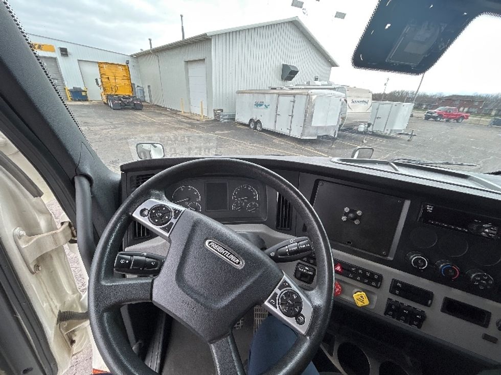 Sleeper Tractor-Heavy Duty Tractors-Freightliner-2021-T12664ST-Indianapolis-IN-306,689\n\t\tmiles-$ 77,500 - Image 11