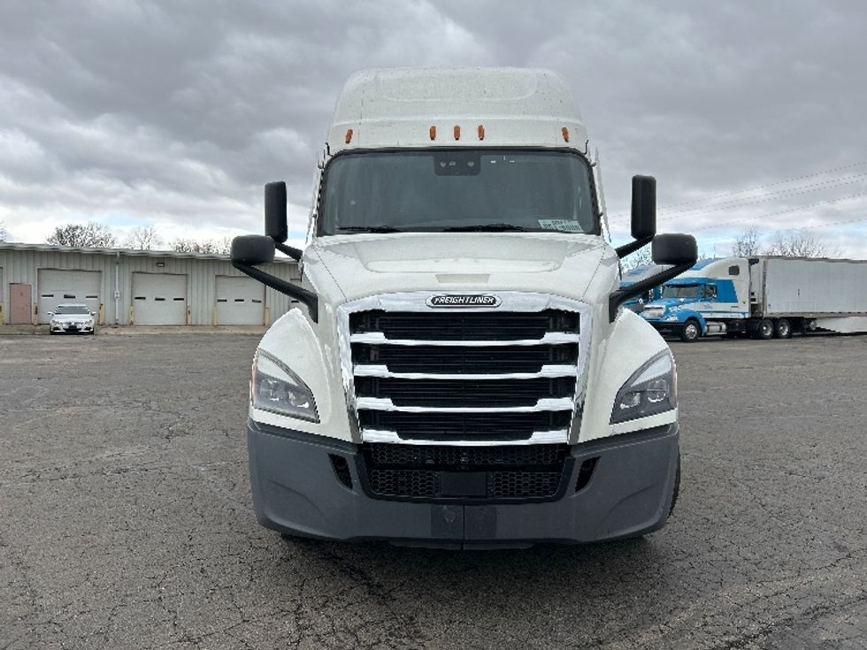 Sleeper Tractor-Heavy Duty Tractors-Freightliner-2021-T12664ST-Indianapolis-IN-306,689\n\t\tmiles-$ 77,500 - Image 2