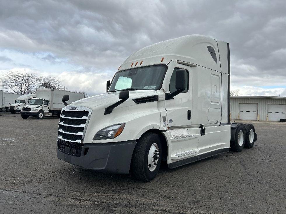 Sleeper Tractor-Heavy Duty Tractors-Freightliner-2021-T12664ST-Indianapolis-IN-306,689\n\t\tmiles-$ 77,500 - Image 3
