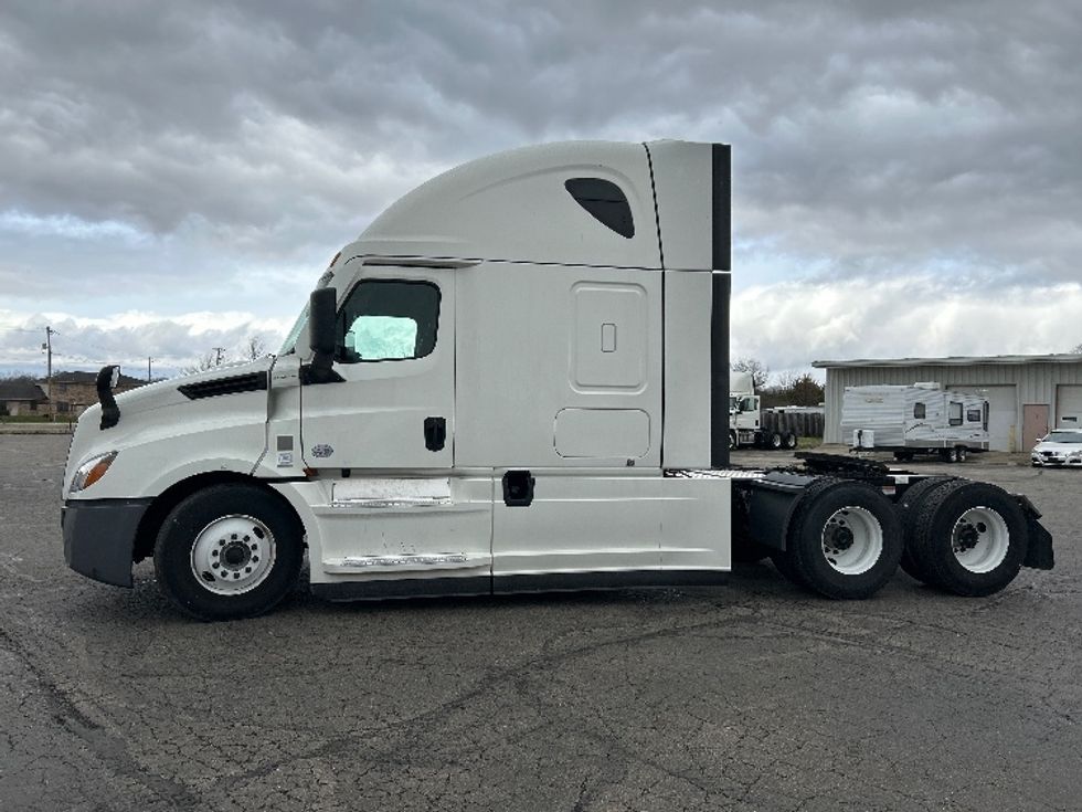 Sleeper Tractor-Heavy Duty Tractors-Freightliner-2021-T12664ST-Indianapolis-IN-306,689\n\t\tmiles-$ 77,500 - Image 4