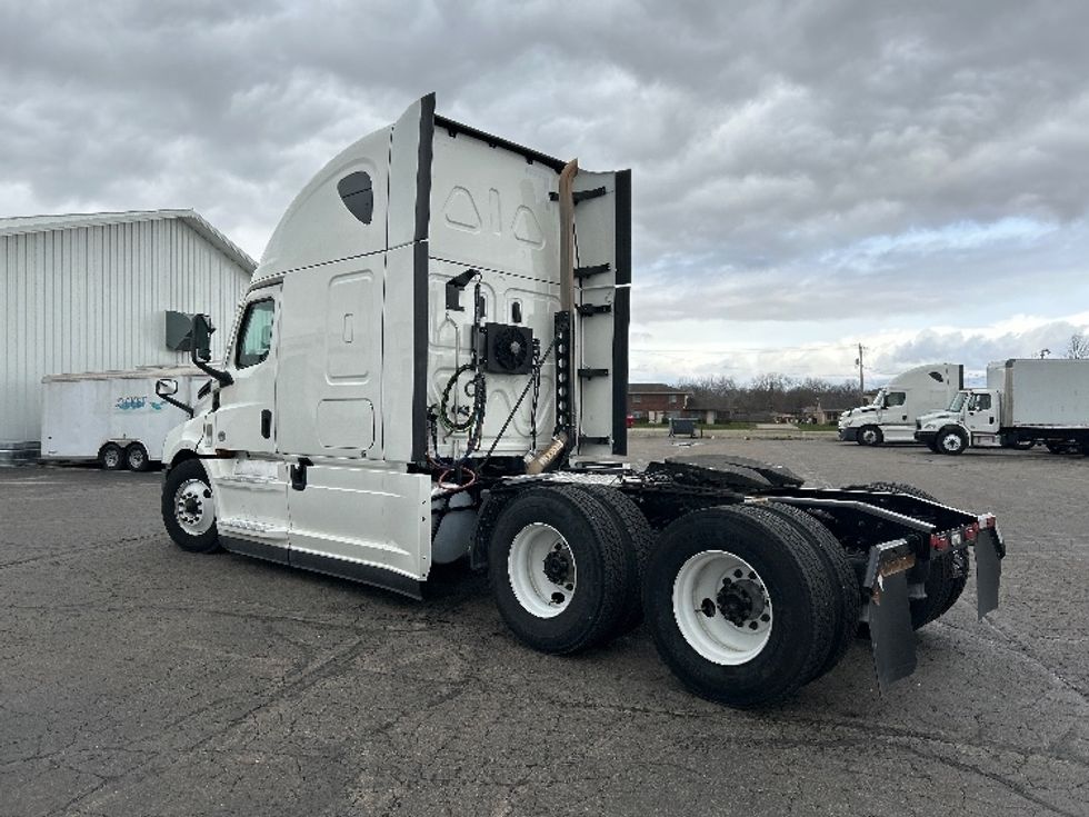 Sleeper Tractor-Heavy Duty Tractors-Freightliner-2021-T12664ST-Indianapolis-IN-306,689\n\t\tmiles-$ 77,500 - Image 5
