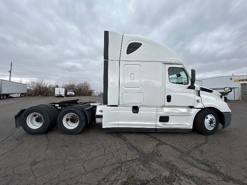 Sleeper Tractor-Heavy Duty Tractors-Freightliner-2021-T12664ST-Indianapolis-IN-306,689\n\t\tmiles-$ 77,500 - Image 8