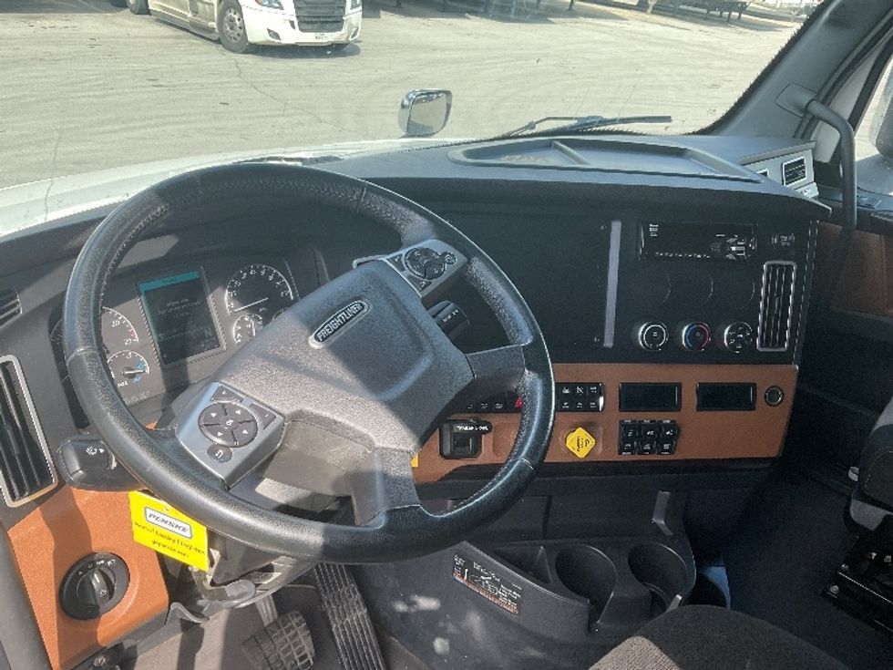 Sleeper Tractor-Heavy Duty Tractors-Freightliner-2021-T12664ST-Indianapolis-IN-387,194\n\t\tmiles-$ 70,750 - Image 11