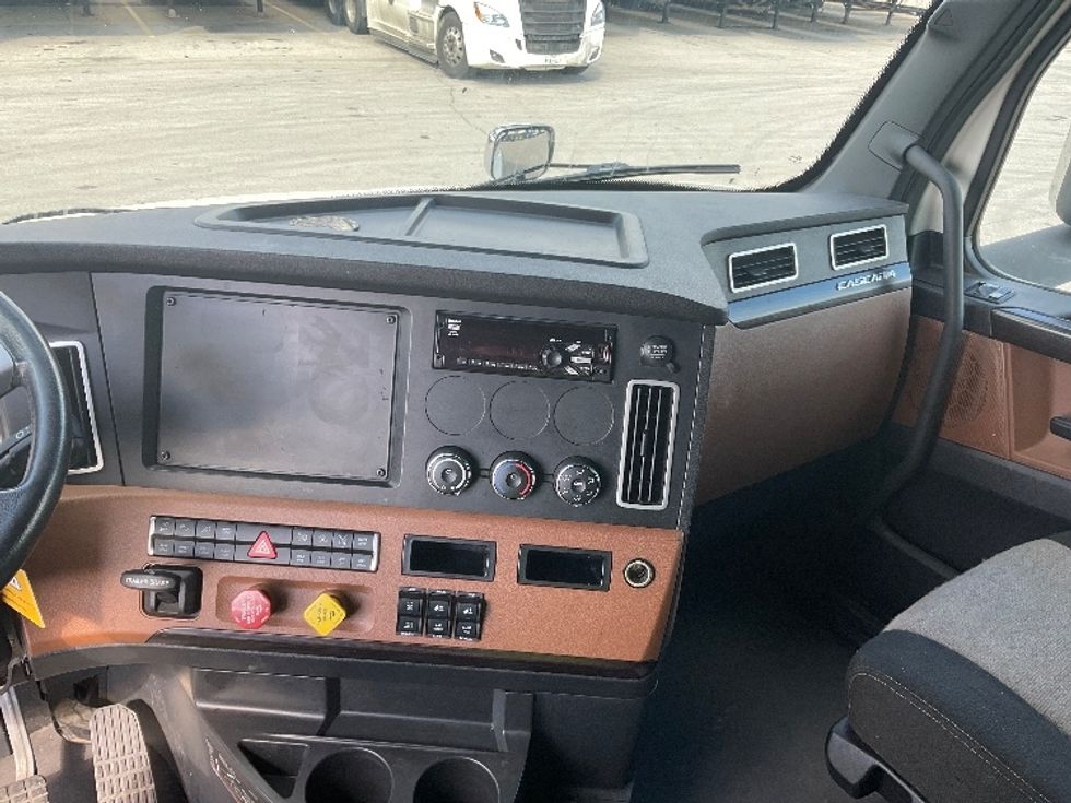 Sleeper Tractor-Heavy Duty Tractors-Freightliner-2021-T12664ST-Indianapolis-IN-387,194\n\t\tmiles-$ 70,750 - Image 12