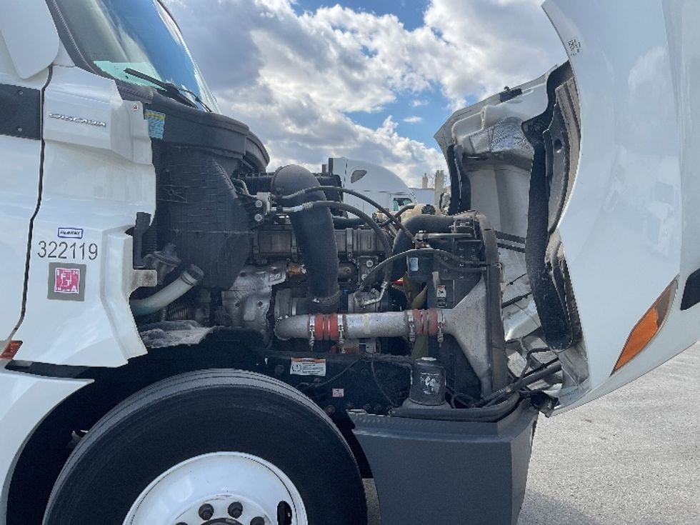 Sleeper Tractor-Heavy Duty Tractors-Freightliner-2021-T12664ST-Indianapolis-IN-387,194\n\t\tmiles-$ 70,750 - Image 20