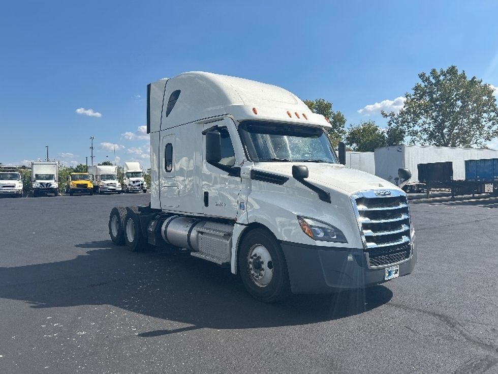 Sleeper Tractor-Heavy Duty Tractors-Freightliner-2021-T12664ST-Indianapolis-IN-429,496\n\t\tmiles-$ 69,500 - Image 1