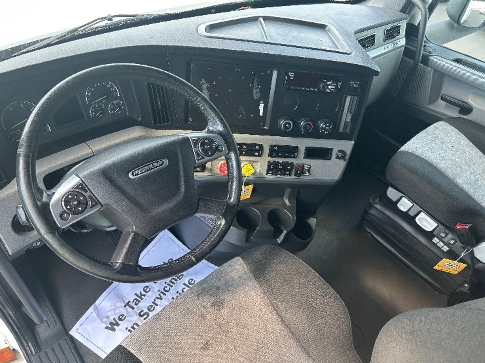 Sleeper Tractor-Heavy Duty Tractors-Freightliner-2021-T12664ST-Indianapolis-IN-429,496\n\t\tmiles-$ 69,500 - Image 11