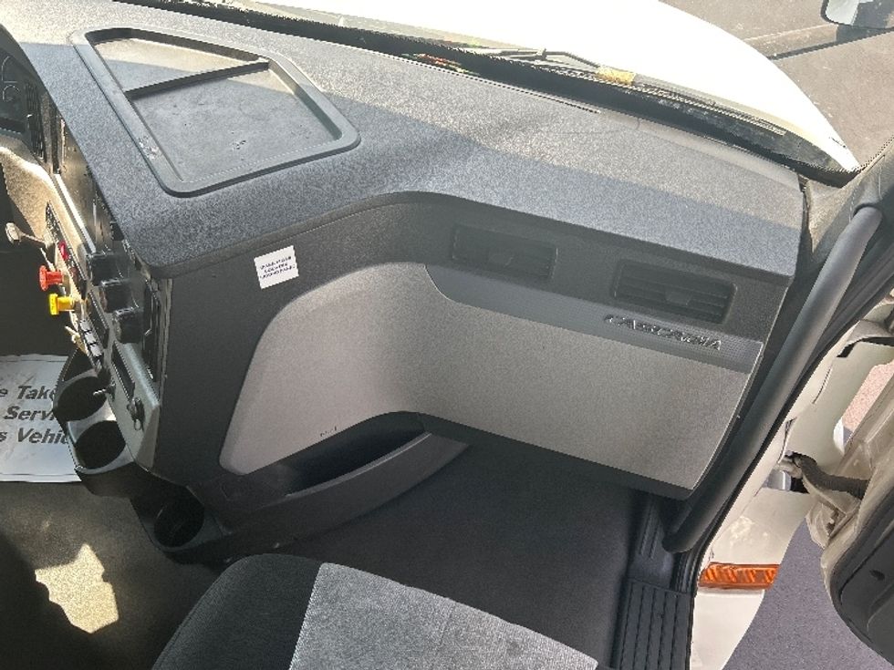 Sleeper Tractor-Heavy Duty Tractors-Freightliner-2021-T12664ST-Indianapolis-IN-429,496\n\t\tmiles-$ 69,500 - Image 14