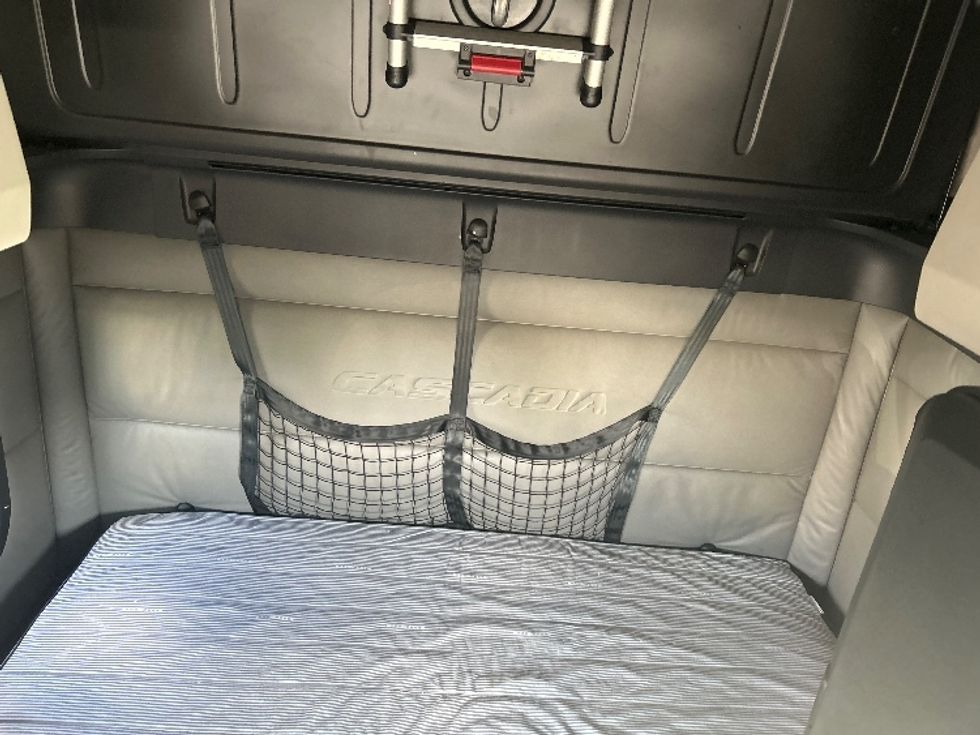 Sleeper Tractor-Heavy Duty Tractors-Freightliner-2021-T12664ST-Indianapolis-IN-429,496\n\t\tmiles-$ 69,500 - Image 16