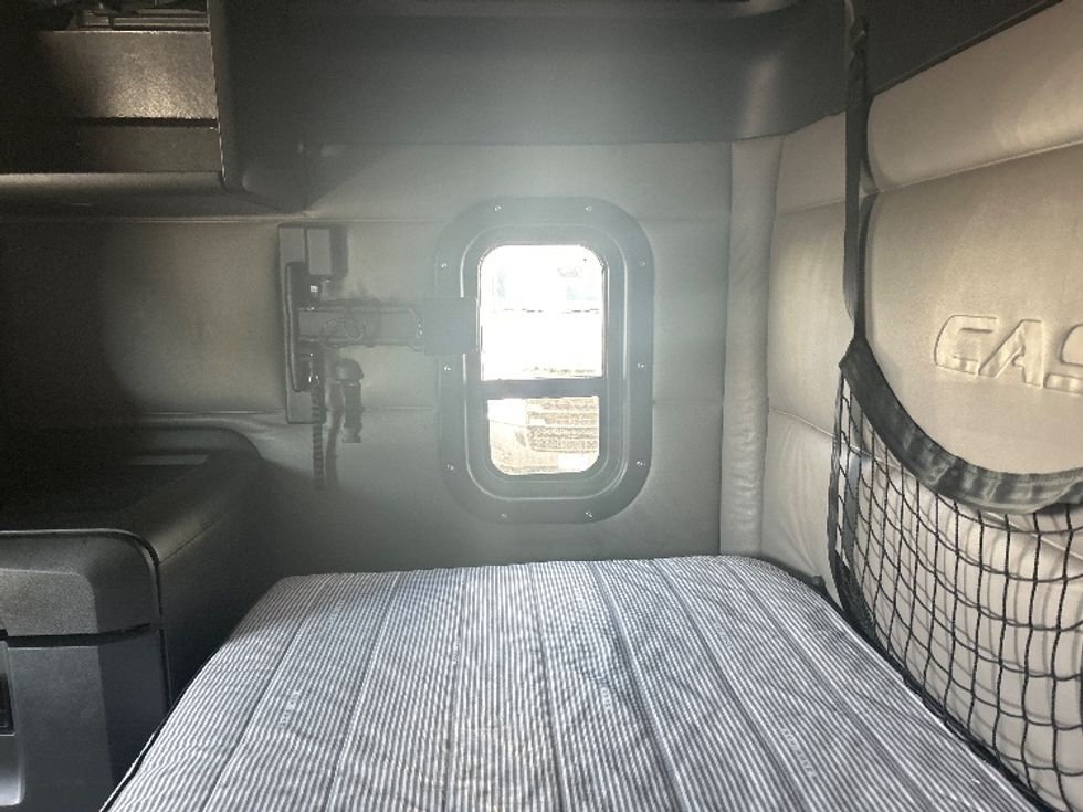 Sleeper Tractor-Heavy Duty Tractors-Freightliner-2021-T12664ST-Indianapolis-IN-429,496\n\t\tmiles-$ 69,500 - Image 18