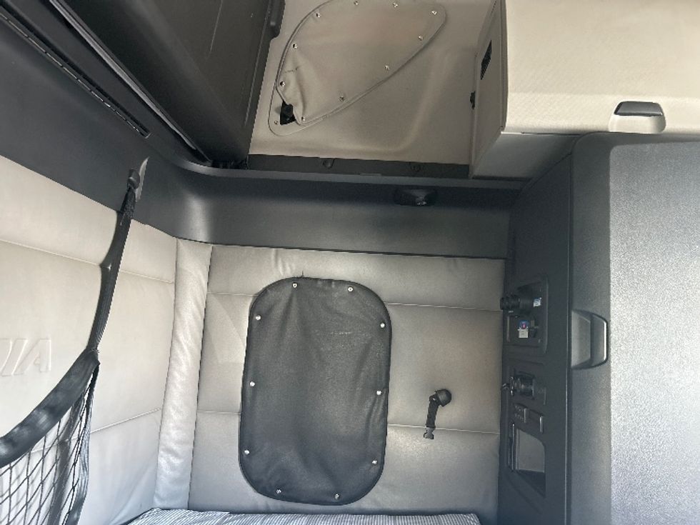 Sleeper Tractor-Heavy Duty Tractors-Freightliner-2021-T12664ST-Indianapolis-IN-429,496\n\t\tmiles-$ 69,500 - Image 19