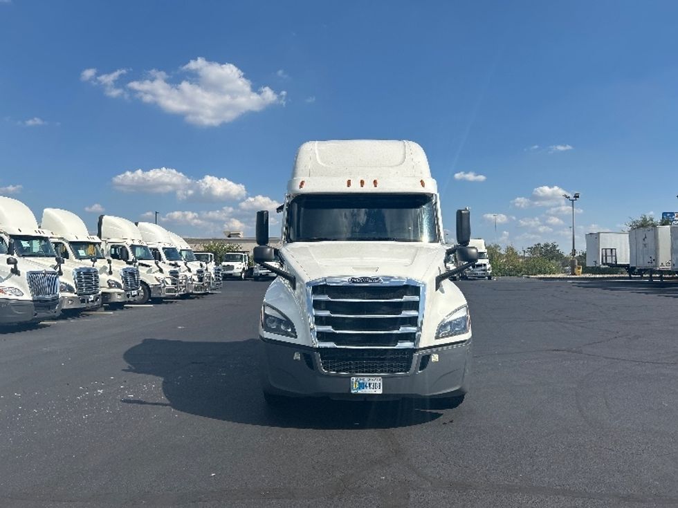 Sleeper Tractor-Heavy Duty Tractors-Freightliner-2021-T12664ST-Indianapolis-IN-429,496\n\t\tmiles-$ 69,500 - Image 2