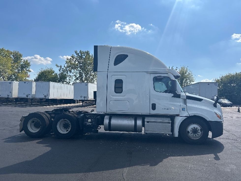 Sleeper Tractor-Heavy Duty Tractors-Freightliner-2021-T12664ST-Indianapolis-IN-429,496\n\t\tmiles-$ 69,500 - Image 8