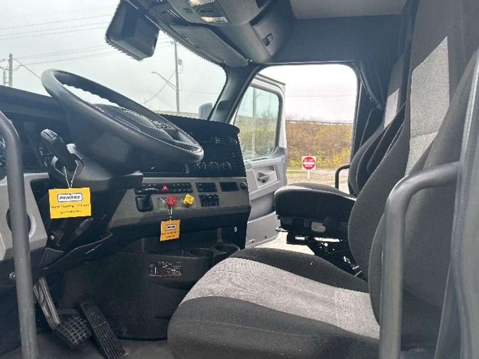 Sleeper Tractor-Heavy Duty Tractors-Freightliner-2021-T12664ST-Indianapolis-IN-431,634\n\t\tmiles-$ 70,750 - Image 10