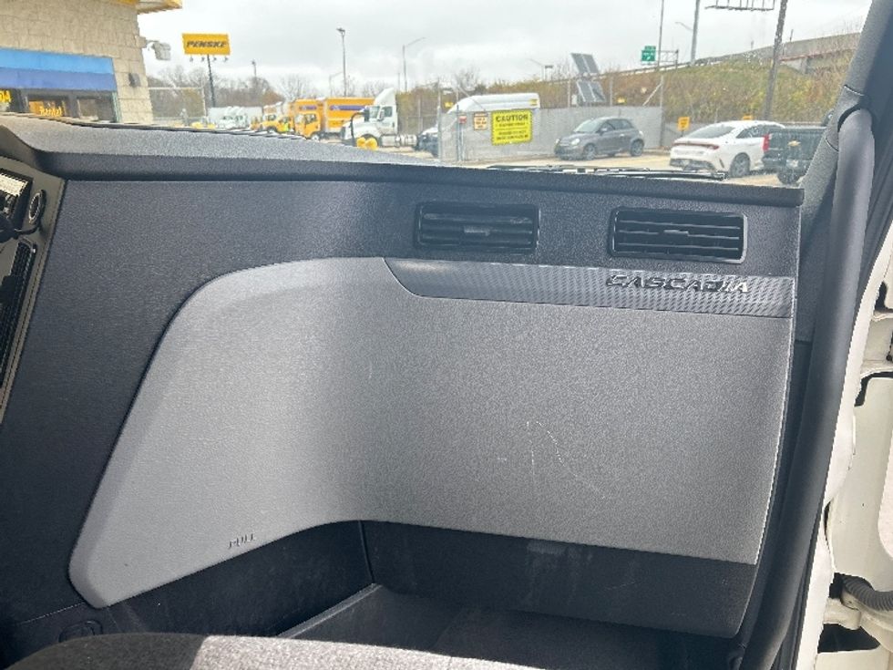 Sleeper Tractor-Heavy Duty Tractors-Freightliner-2021-T12664ST-Indianapolis-IN-431,634\n\t\tmiles-$ 70,750 - Image 14