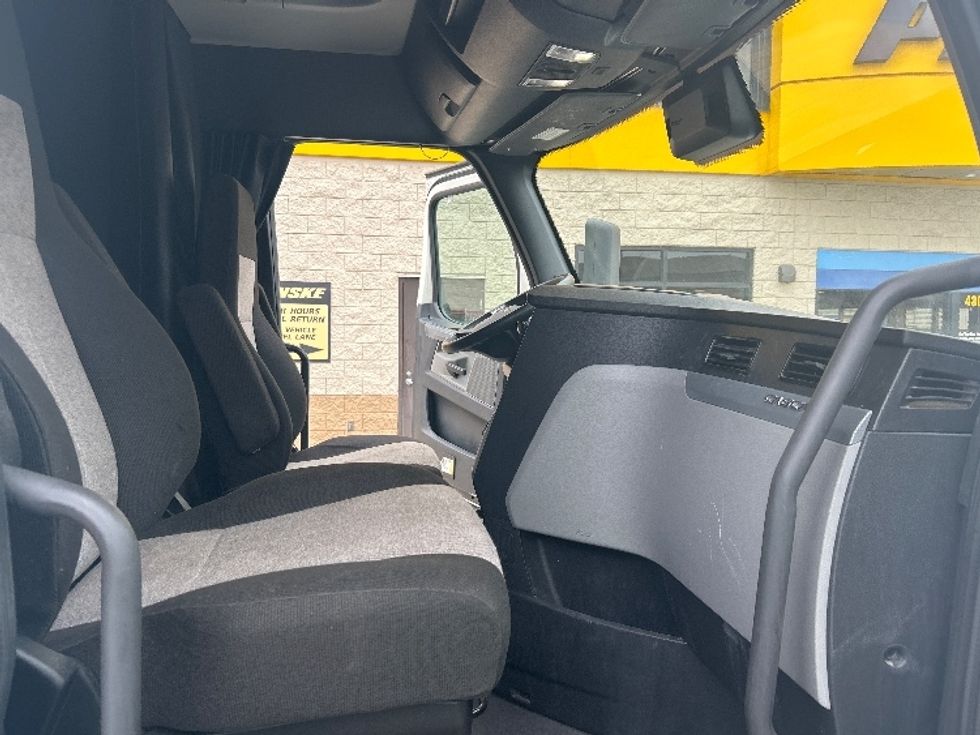 Sleeper Tractor-Heavy Duty Tractors-Freightliner-2021-T12664ST-Indianapolis-IN-431,634\n\t\tmiles-$ 70,750 - Image 15