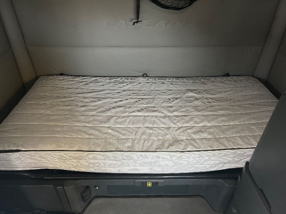 Sleeper Tractor-Heavy Duty Tractors-Freightliner-2021-T12664ST-Indianapolis-IN-431,634\n\t\tmiles-$ 70,750 - Image 17