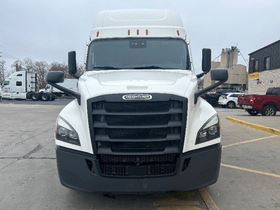 Sleeper Tractor-Heavy Duty Tractors-Freightliner-2021-T12664ST-Indianapolis-IN-431,634\n\t\tmiles-$ 70,750 - Image 2