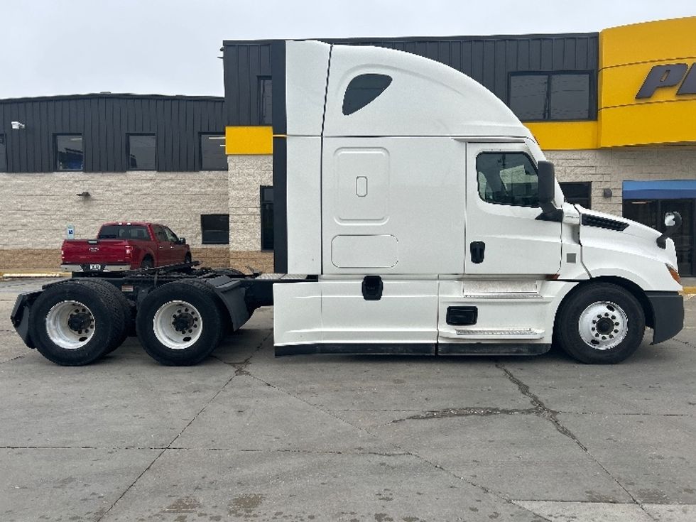 Sleeper Tractor-Heavy Duty Tractors-Freightliner-2021-T12664ST-Indianapolis-IN-431,634\n\t\tmiles-$ 70,750 - Image 8