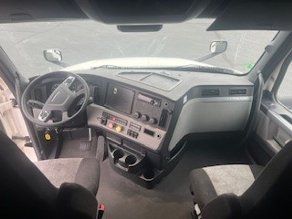 Sleeper Tractor-Heavy Duty Tractors-Freightliner-2021-T12664ST-Indianapolis-IN-527,040\n\t\tmiles-$ 59,750 - Image 15