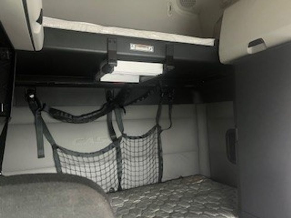 Sleeper Tractor-Heavy Duty Tractors-Freightliner-2021-T12664ST-Indianapolis-IN-527,040\n\t\tmiles-$ 59,750 - Image 18