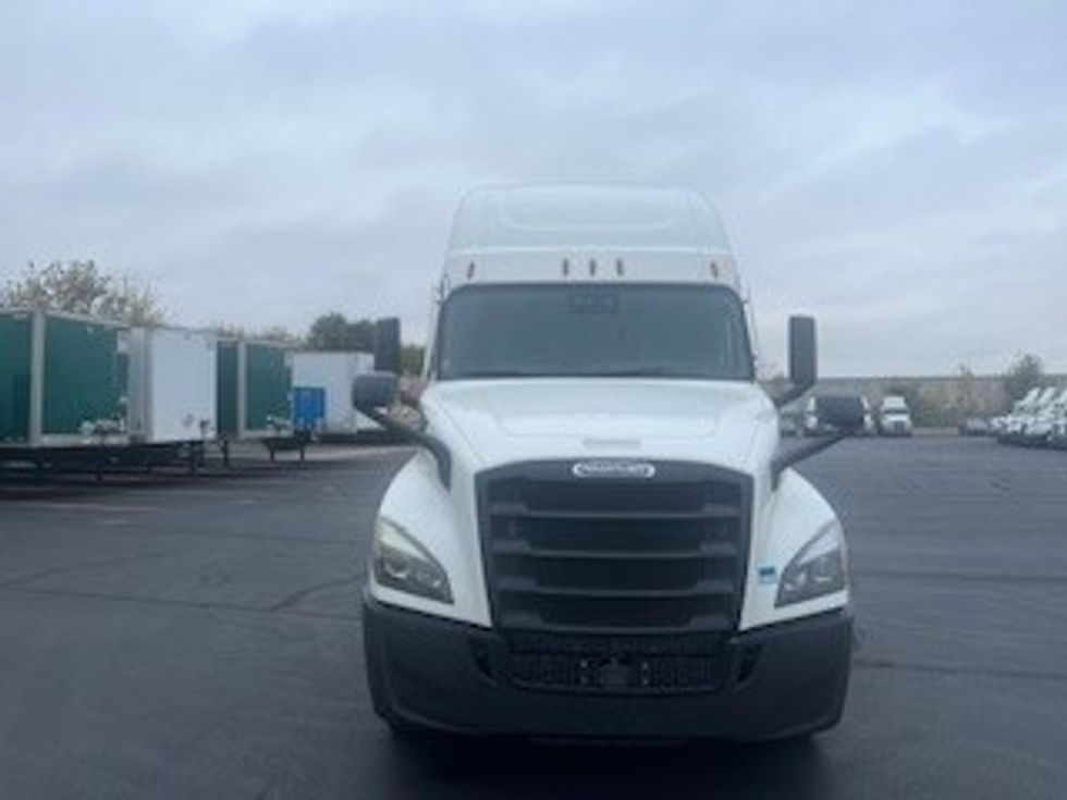 Sleeper Tractor-Heavy Duty Tractors-Freightliner-2021-T12664ST-Indianapolis-IN-527,040\n\t\tmiles-$ 59,750 - Image 2