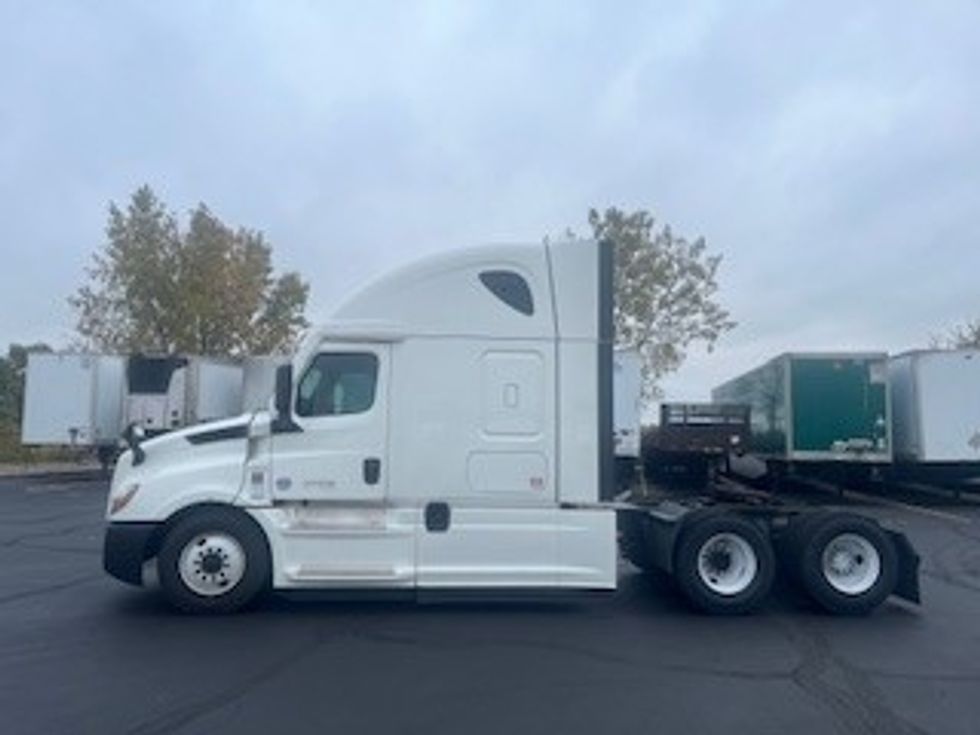 Sleeper Tractor-Heavy Duty Tractors-Freightliner-2021-T12664ST-Indianapolis-IN-527,040\n\t\tmiles-$ 59,750 - Image 4