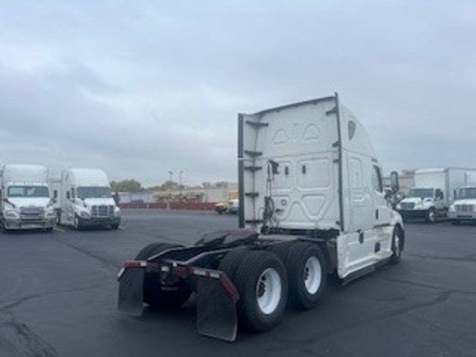 Sleeper Tractor-Heavy Duty Tractors-Freightliner-2021-T12664ST-Indianapolis-IN-527,040\n\t\tmiles-$ 59,750 - Image 7