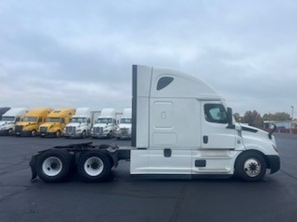 Sleeper Tractor-Heavy Duty Tractors-Freightliner-2021-T12664ST-Indianapolis-IN-527,040\n\t\tmiles-$ 59,750 - Image 8
