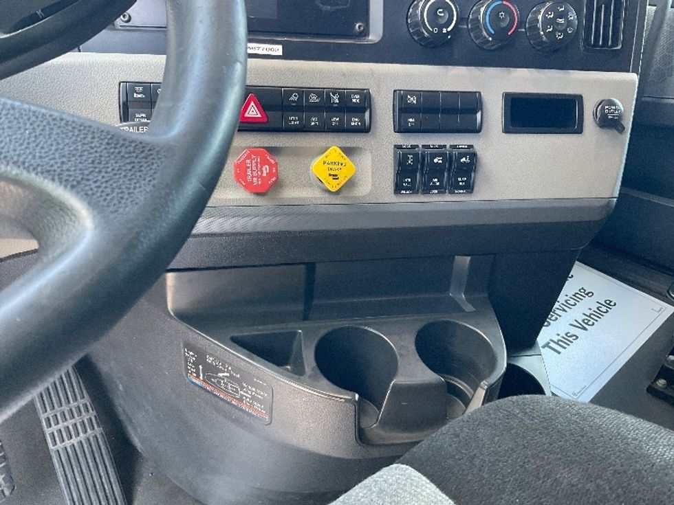 Sleeper Tractor-Heavy Duty Tractors-Freightliner-2021-T12664ST-Indianapolis-IN-542,925\n\t\tmiles-$ 58,500 - Image 12