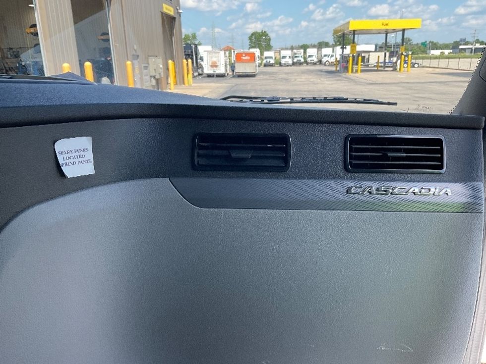 Sleeper Tractor-Heavy Duty Tractors-Freightliner-2021-T12664ST-Indianapolis-IN-542,925\n\t\tmiles-$ 58,500 - Image 14